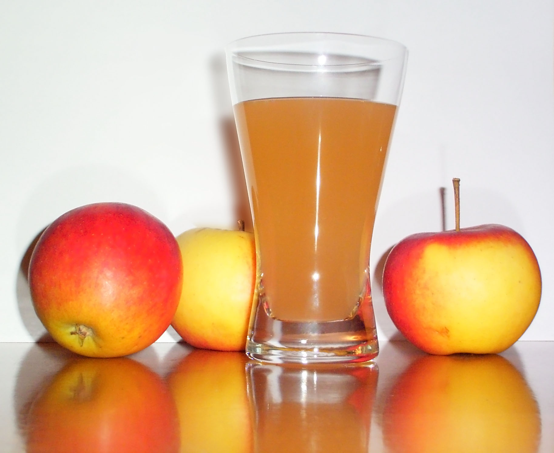 National drink of Saint Vincent and the Grenadines - Golden Apple Juice