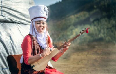 National instrument of Kyrgyzstan - Komuz
